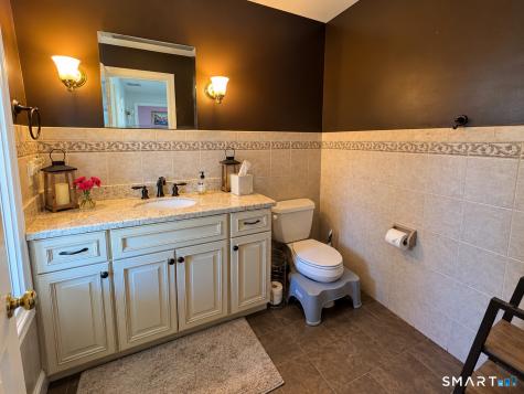 18 Deerfield Road Waterford CT 06385
