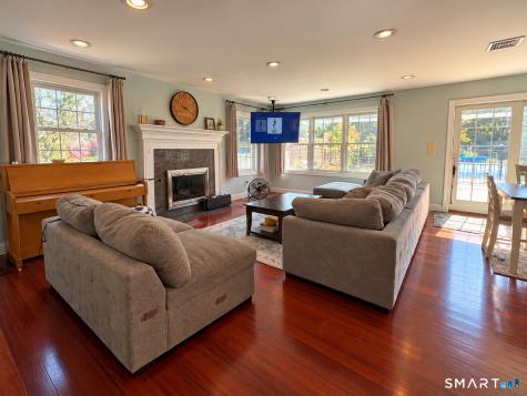 18 Deerfield Road Waterford CT 06385