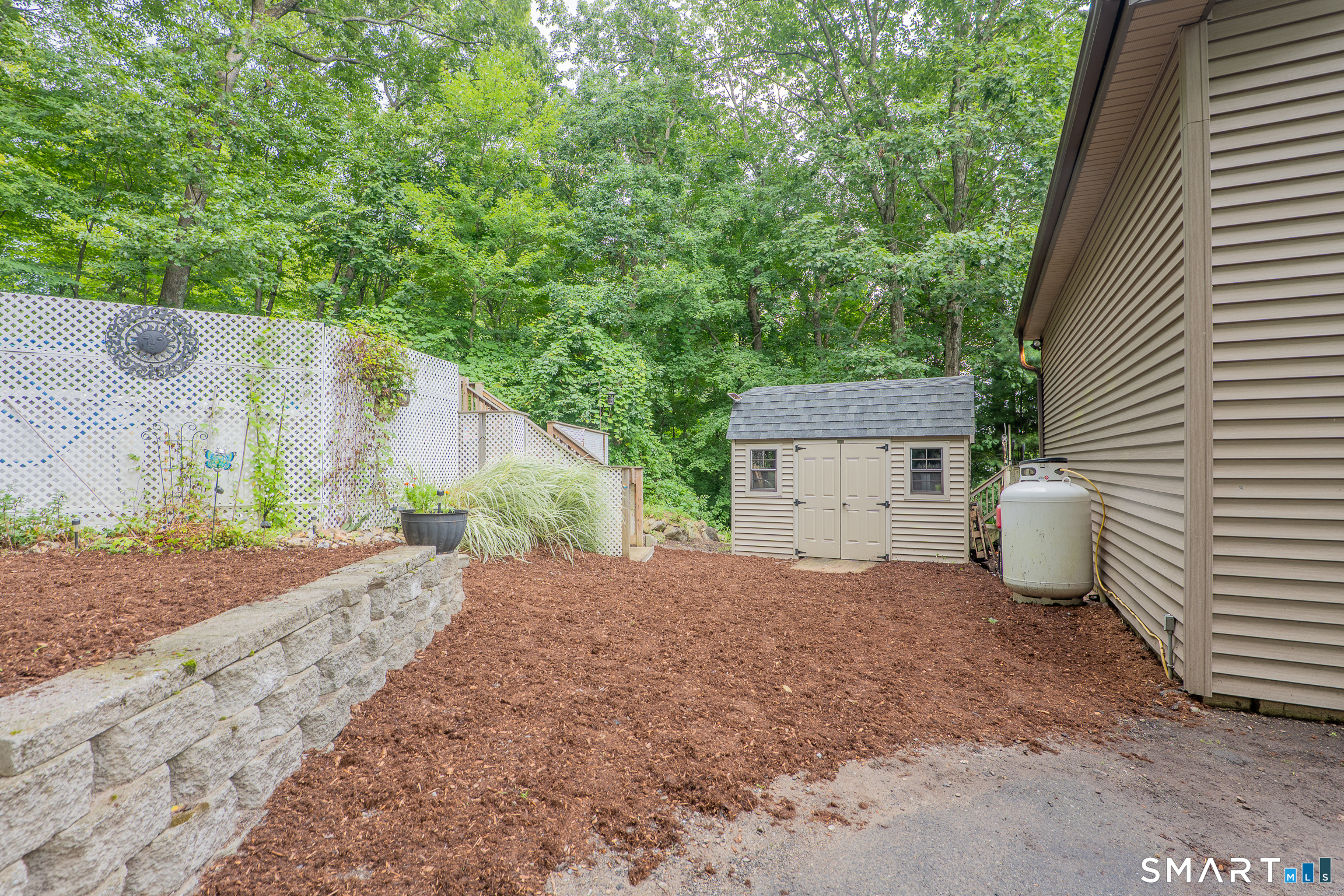 19 Vidich Lane Naugatuck CT 06770