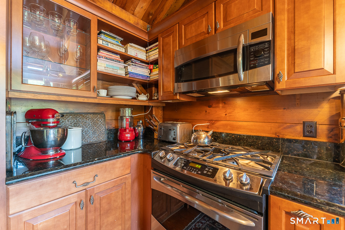 71 Mystic Road North Stonington CT 06359