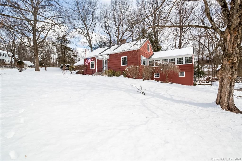 31 Taunton Lake Drive Newtown CT 06470