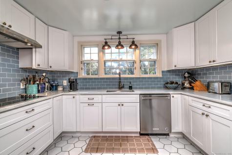 4 Brook Road Woodbridge CT 06525