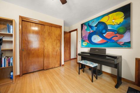 142 Plant Street New London CT 06320