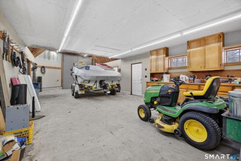 61 Edwards Road Bethany CT 06524