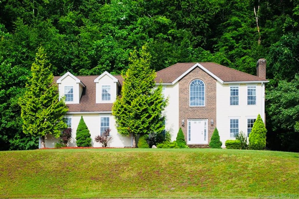 44 Nicesca Drive East Haven CT 06513