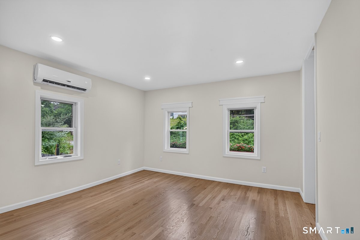 52 Walnut Hill Road East Lyme CT 06333