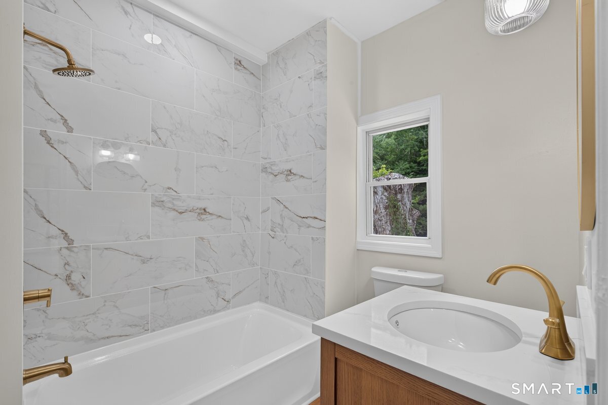 52 Walnut Hill Road East Lyme CT 06333