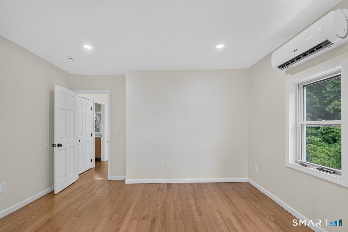 52 Walnut Hill Road East Lyme CT 06333