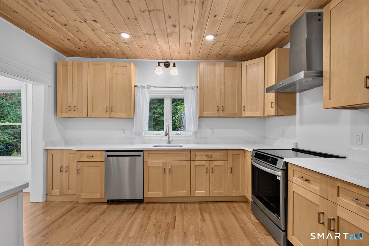 52 Walnut Hill Road East Lyme CT 06333