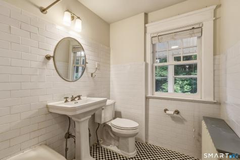 130 Marvelwood Drive New Haven CT 06515