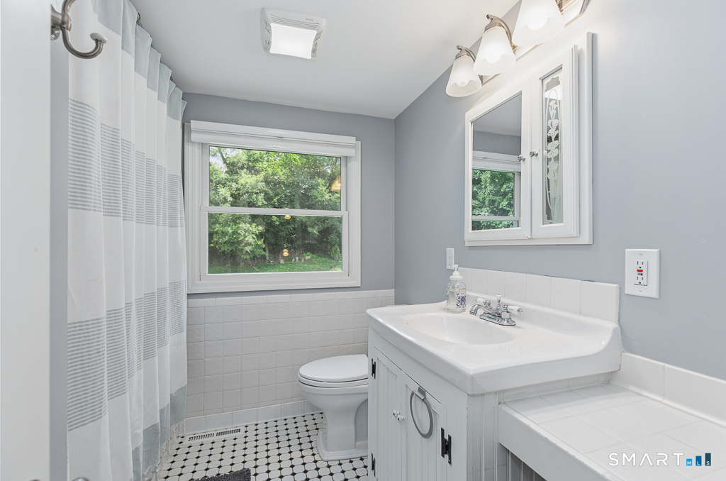 11 Ash Road Branford CT 06405