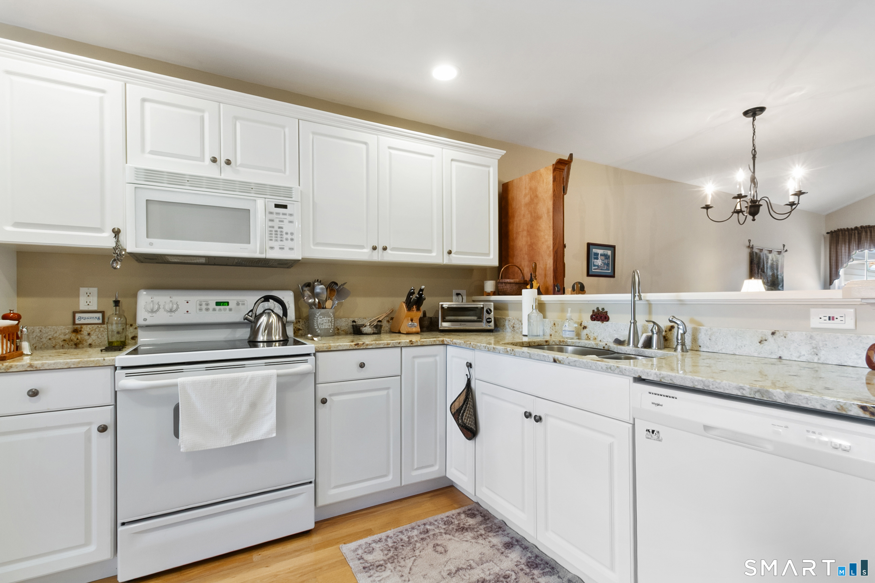 177 Julia Court Newtown CT 06482