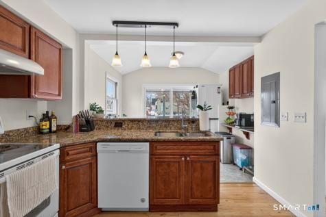 14 Warren Street New London CT 06320