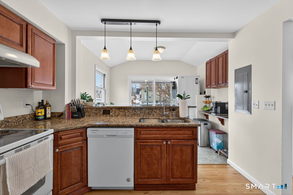 14 Warren Street New London CT 06320