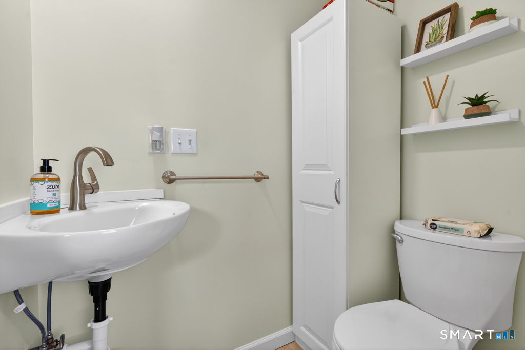 14 Warren Street New London CT 06320