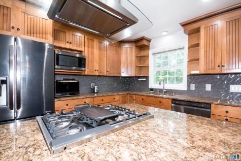 23 Mayo Avenue Montville CT 06370