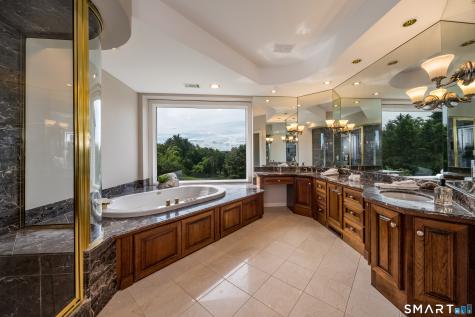 41 Ridgebury Road Avon CT 06001
