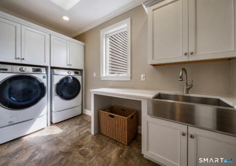 41 Ridgebury Road Avon CT 06001