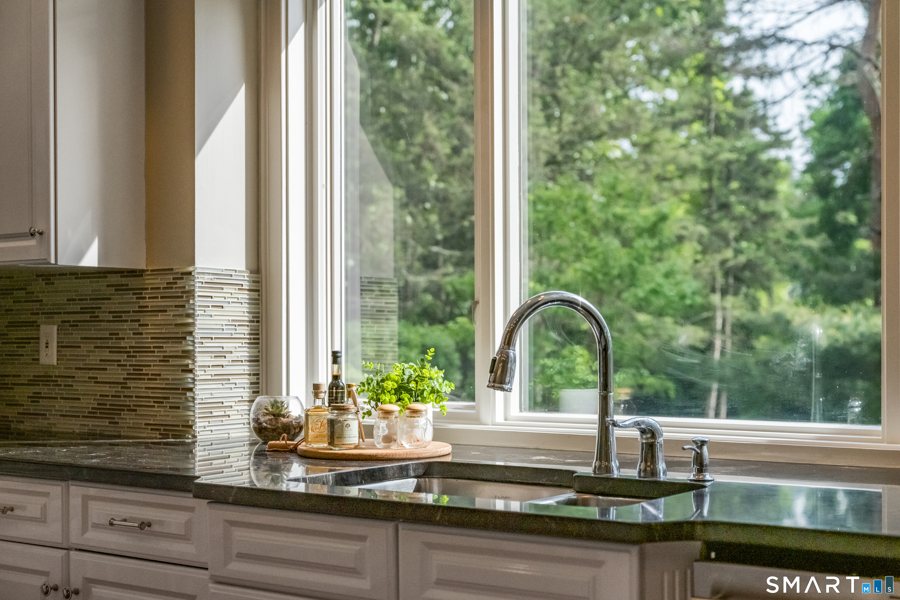 41 Ridgebury Road Avon CT 06001