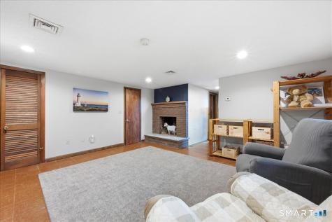 110 Butlertown Road Waterford CT 06385