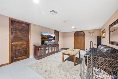 110 Butlertown Road Waterford CT 06385