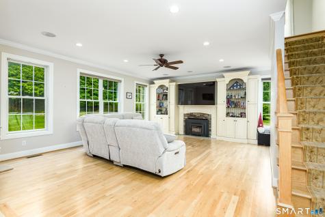 32 Pease Farm Road Ellington CT 06029