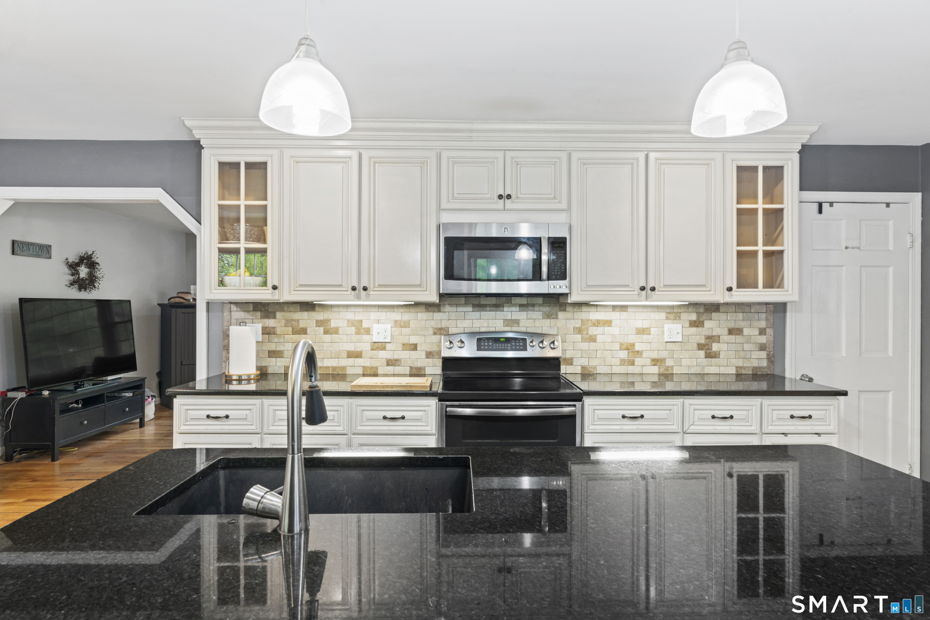23 Hall Lane Newtown CT 06470
