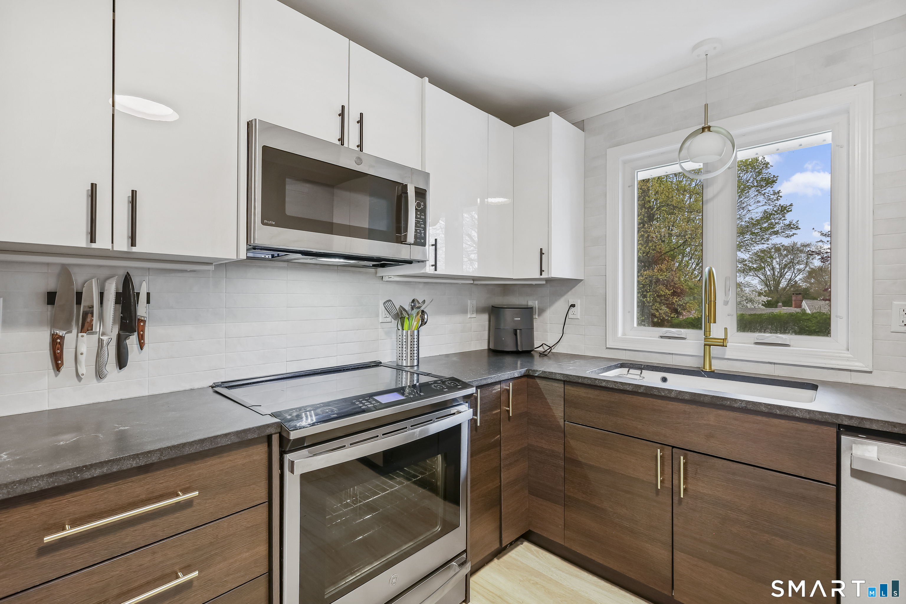 28 Kingston Road Trumbull CT 06611