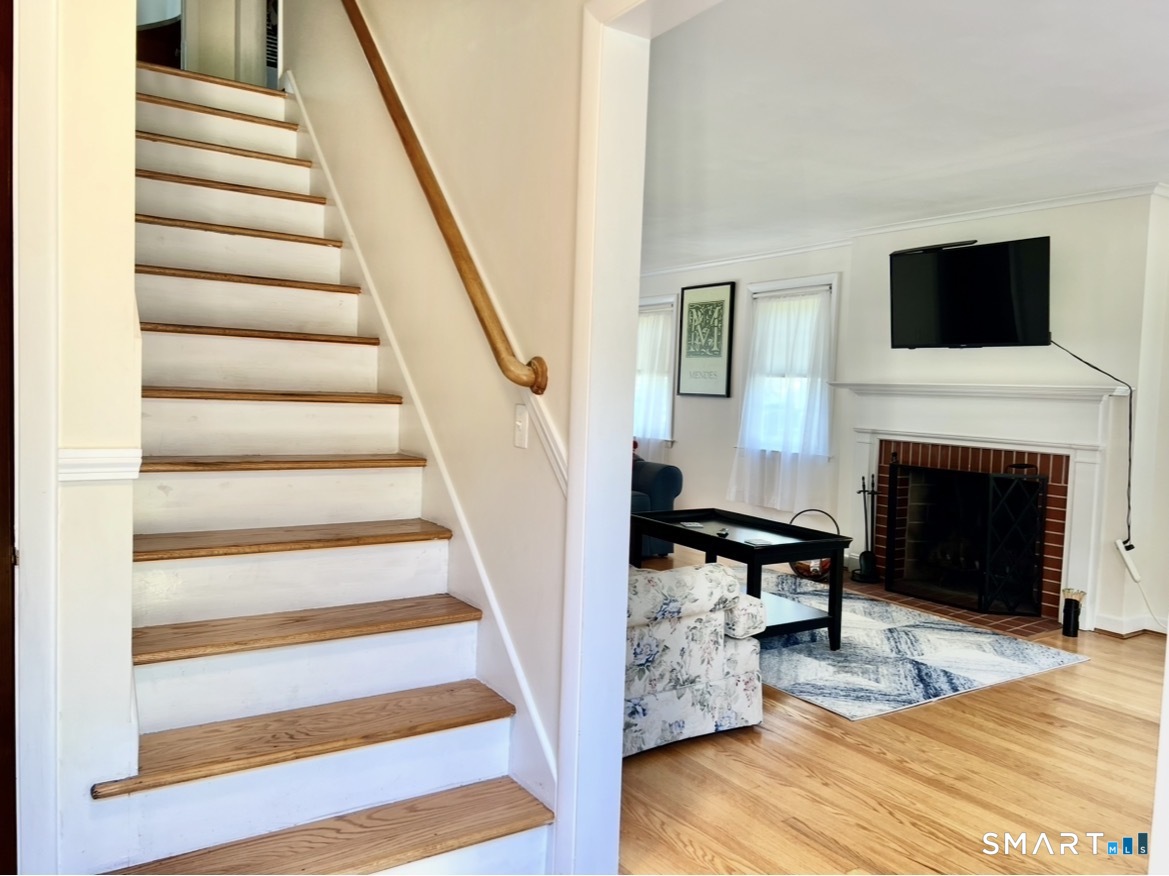 17 Carver Circle Simsbury CT 06070
