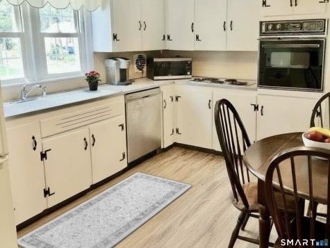 17 Carver Circle Simsbury CT 06070