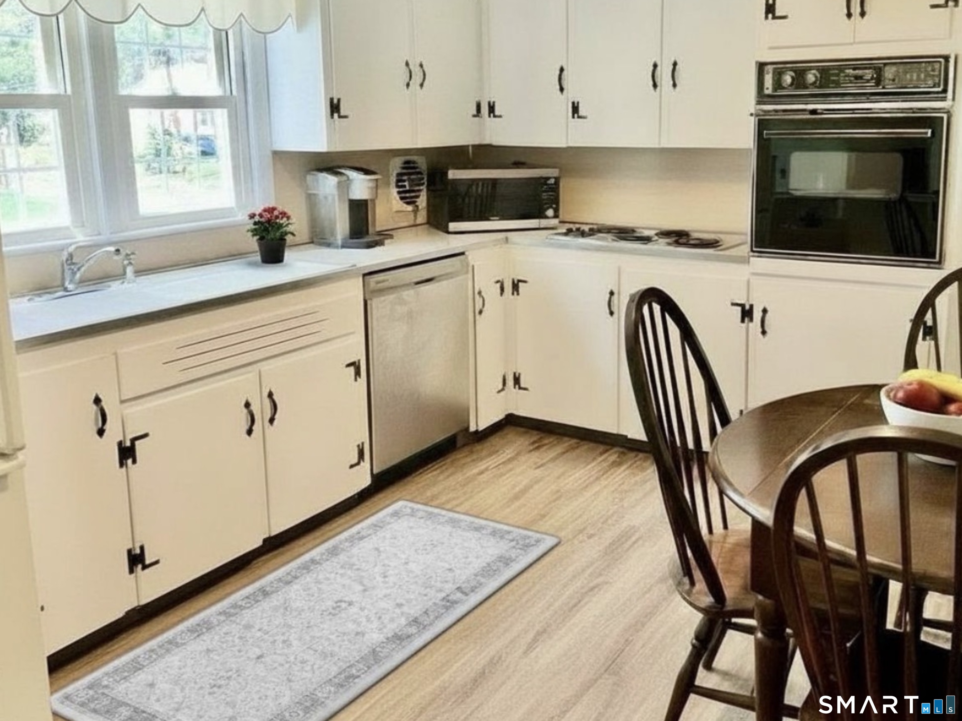 17 Carver Circle Simsbury CT 06070