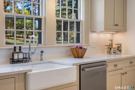 44 Bishop Lane Avon CT 06001