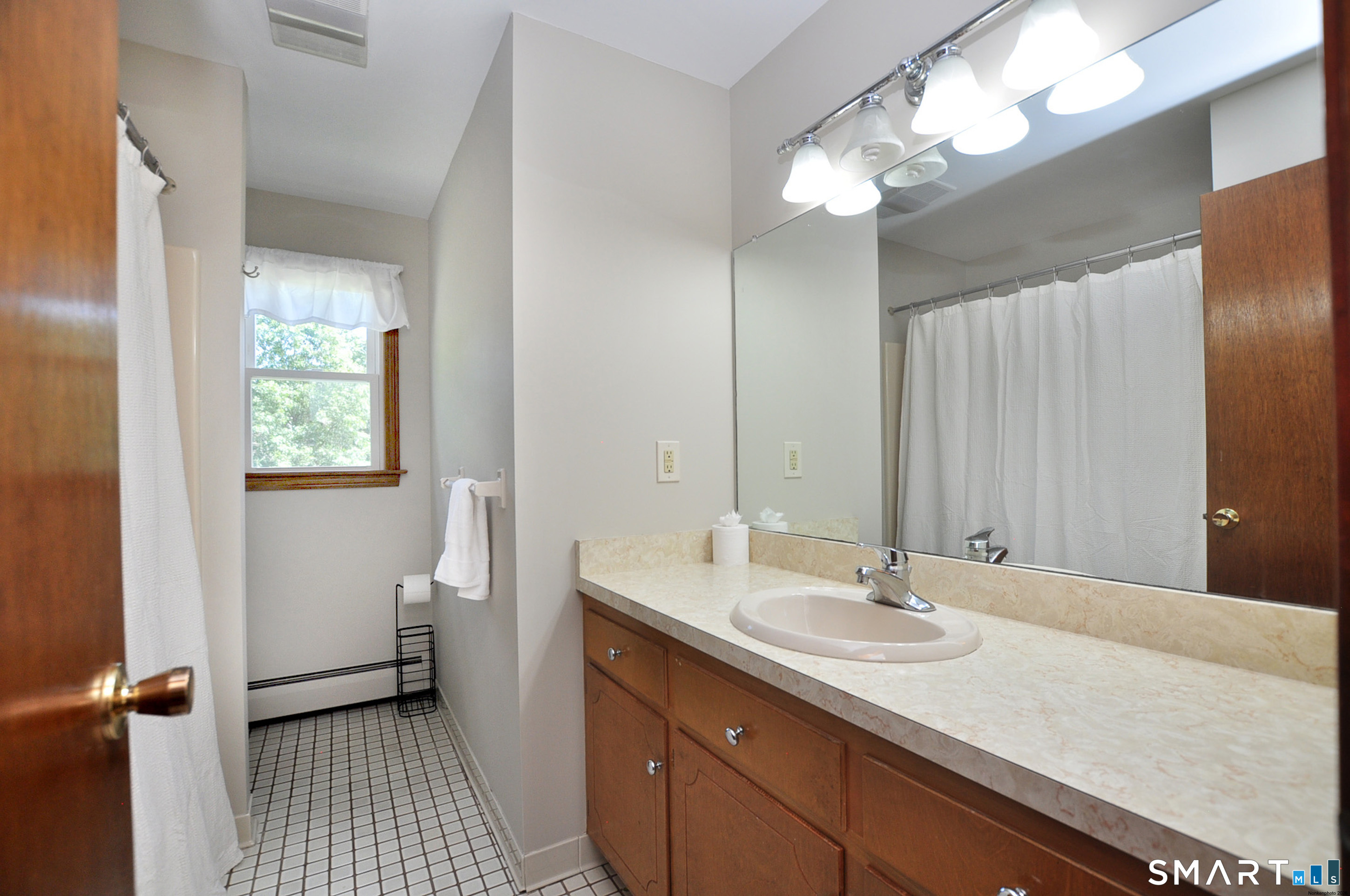 28 Somerset Drive Windsor CT 06095