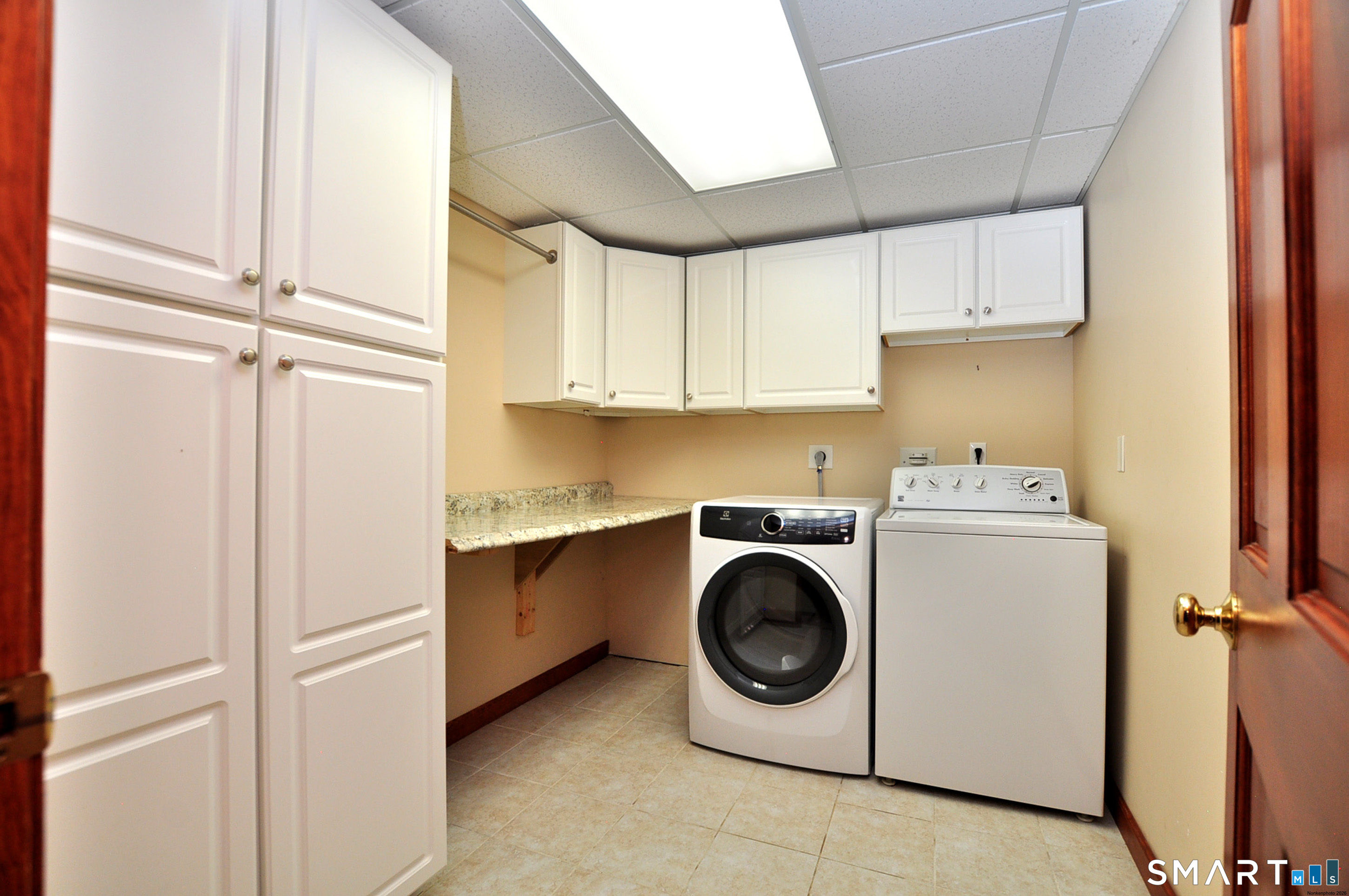 28 Somerset Drive Windsor CT 06095