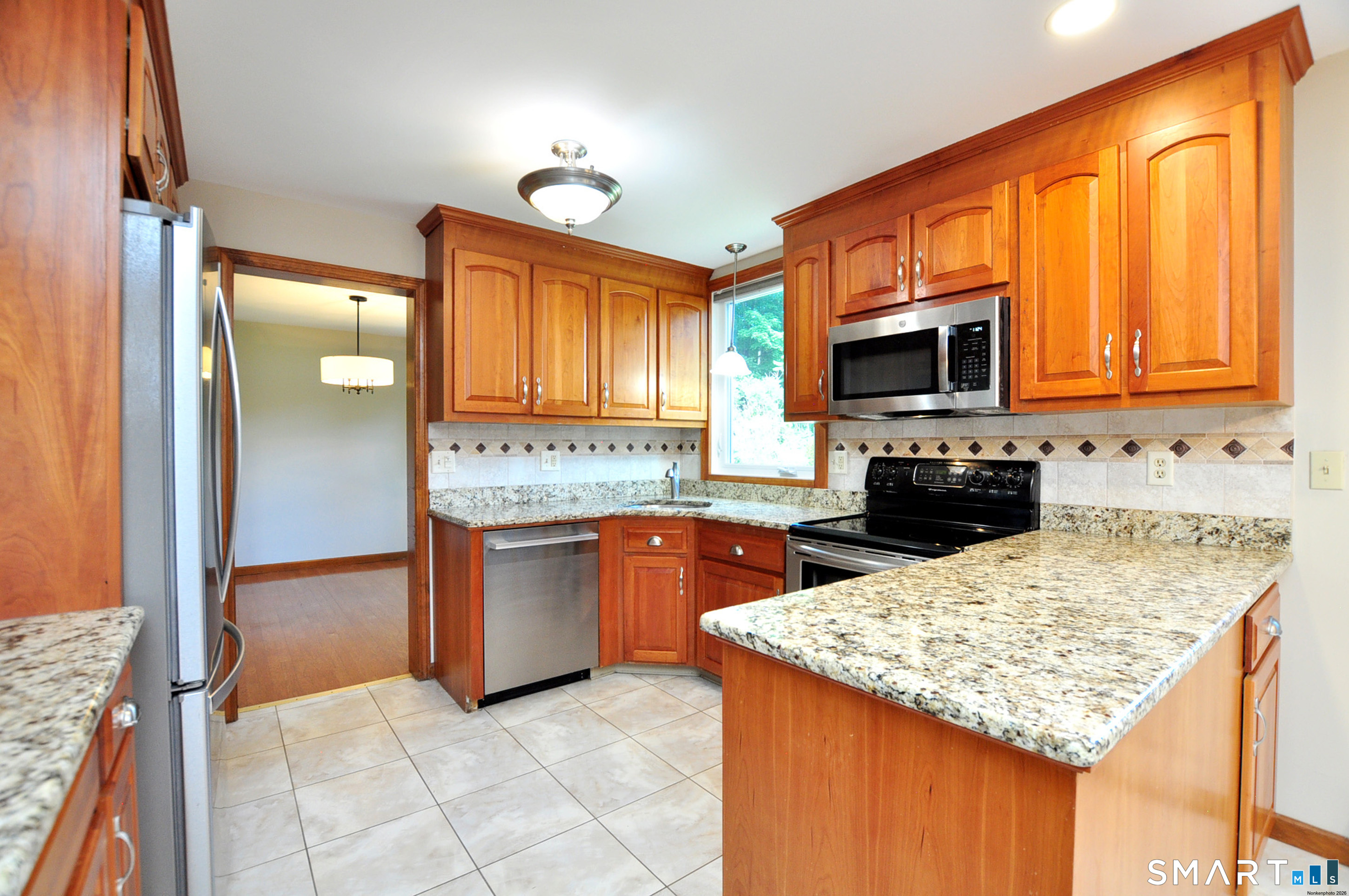 28 Somerset Drive Windsor CT 06095