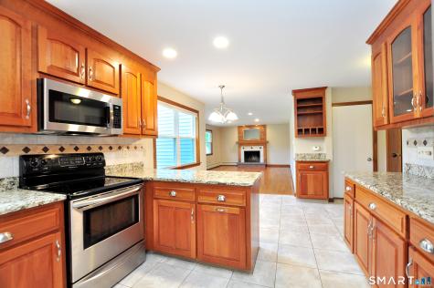 28 Somerset Drive Windsor CT 06095