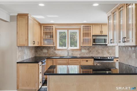 32 Meadowgate Street Wethersfield CT 06109