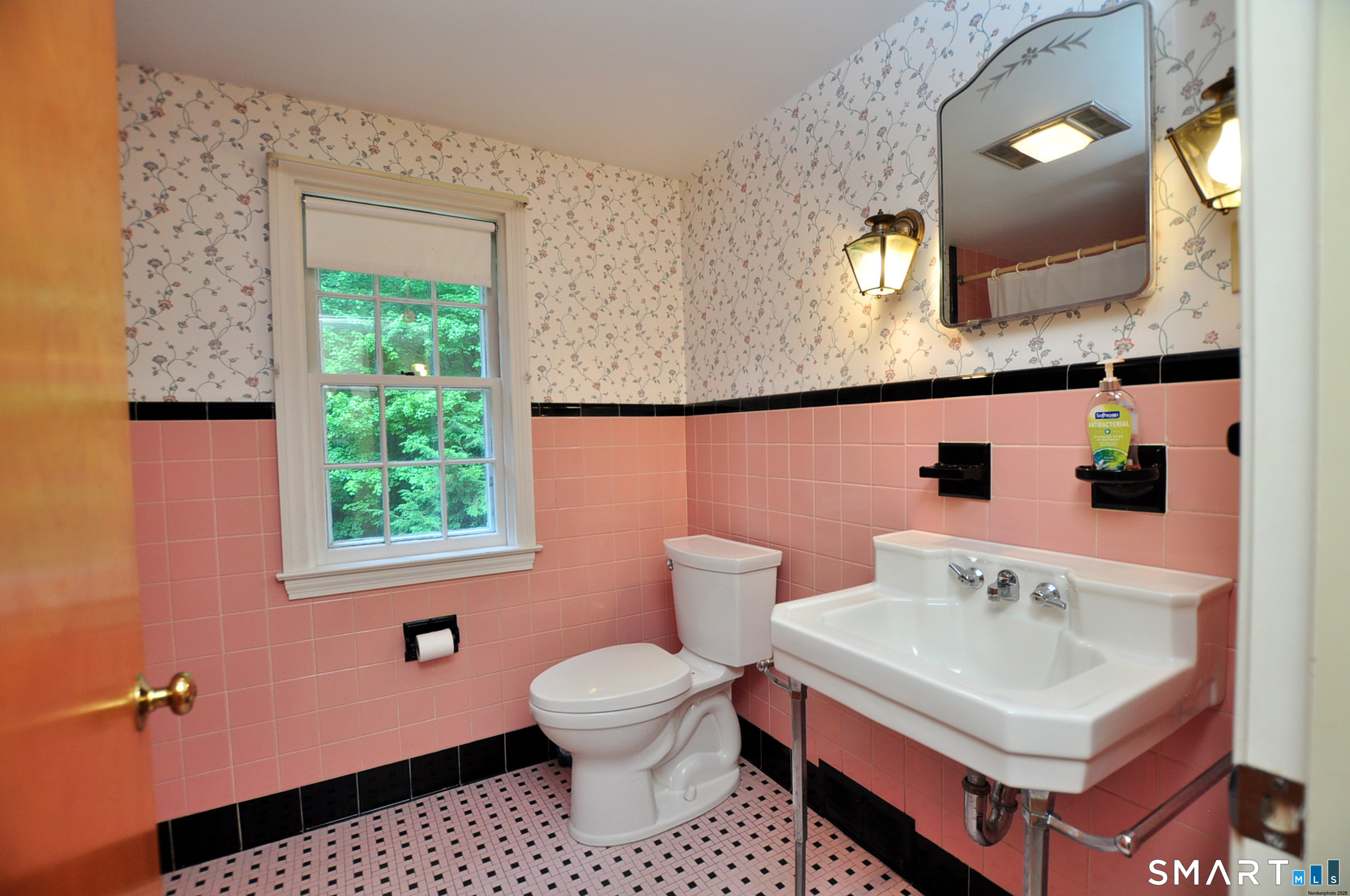 220 Arch Road Avon CT 06001