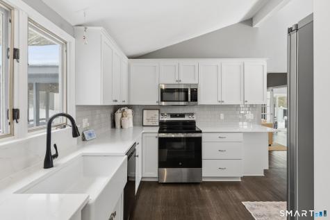 324 Old Farms Road Simsbury CT 06070