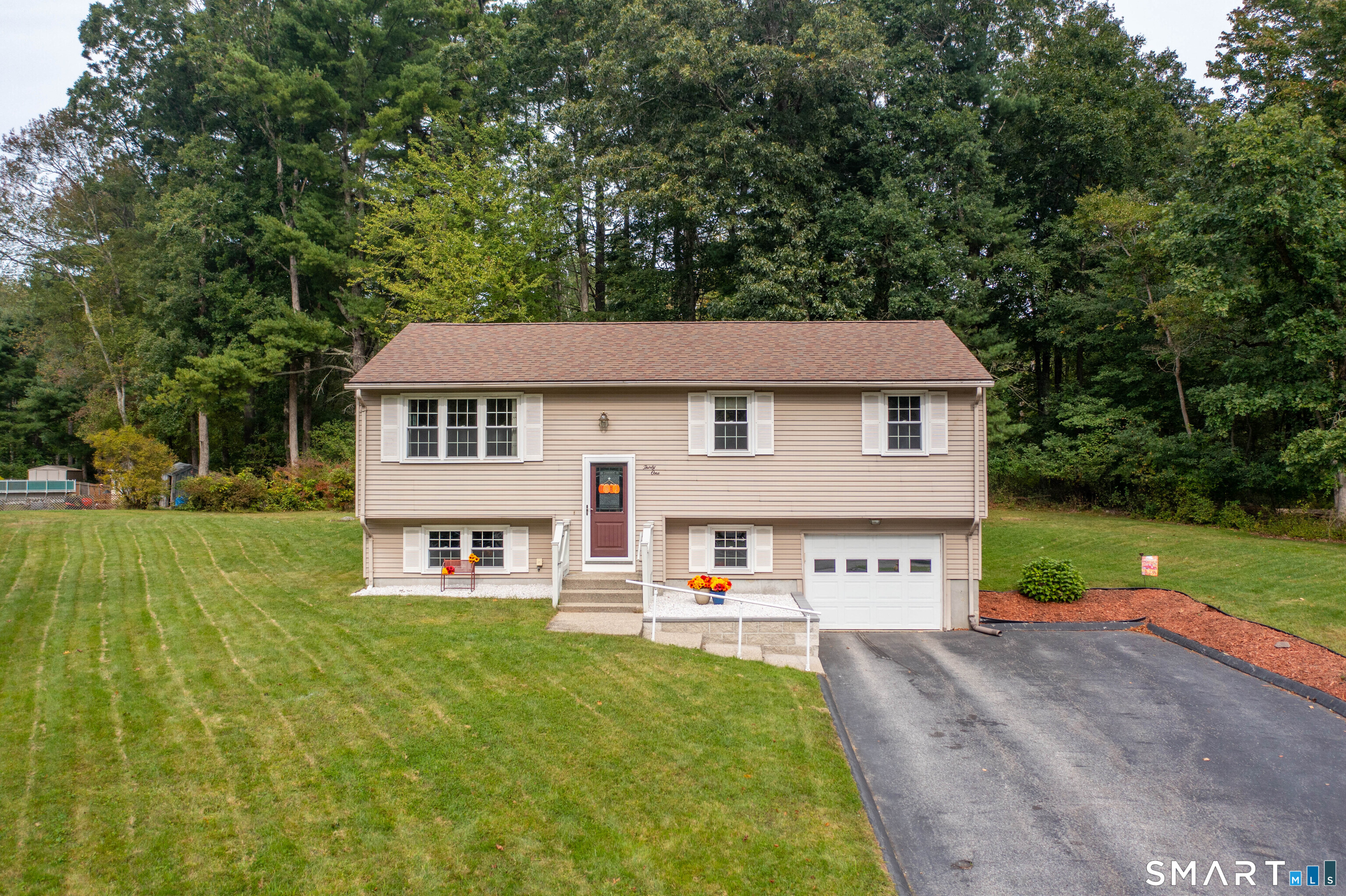 31 Saint Peters Court Putnam CT 06260