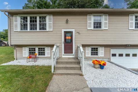 31 Saint Peters Court Putnam CT 06260