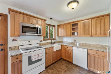 31 Saint Peters Court Putnam CT 06260