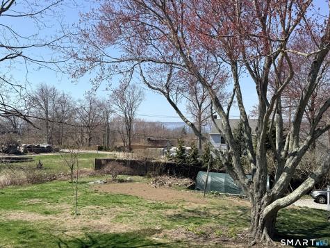 7 Larson Street Waterford CT 06385