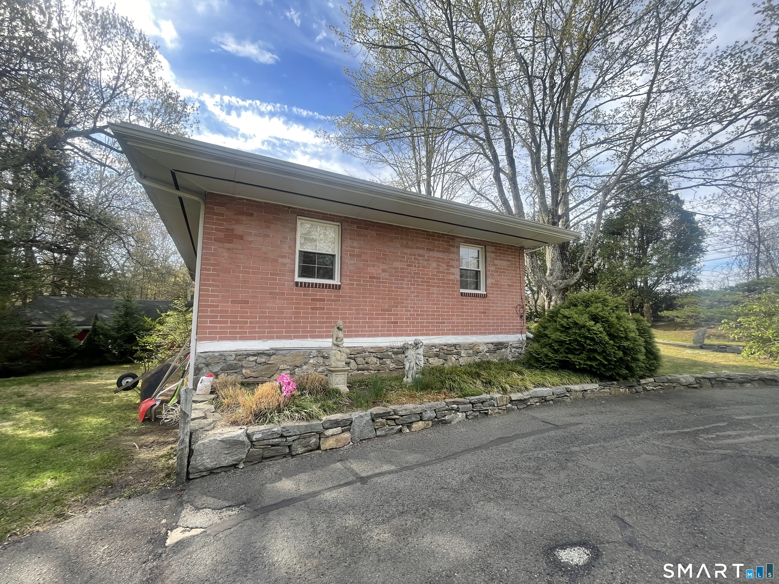102 West Bridge Street Deep River CT 06417