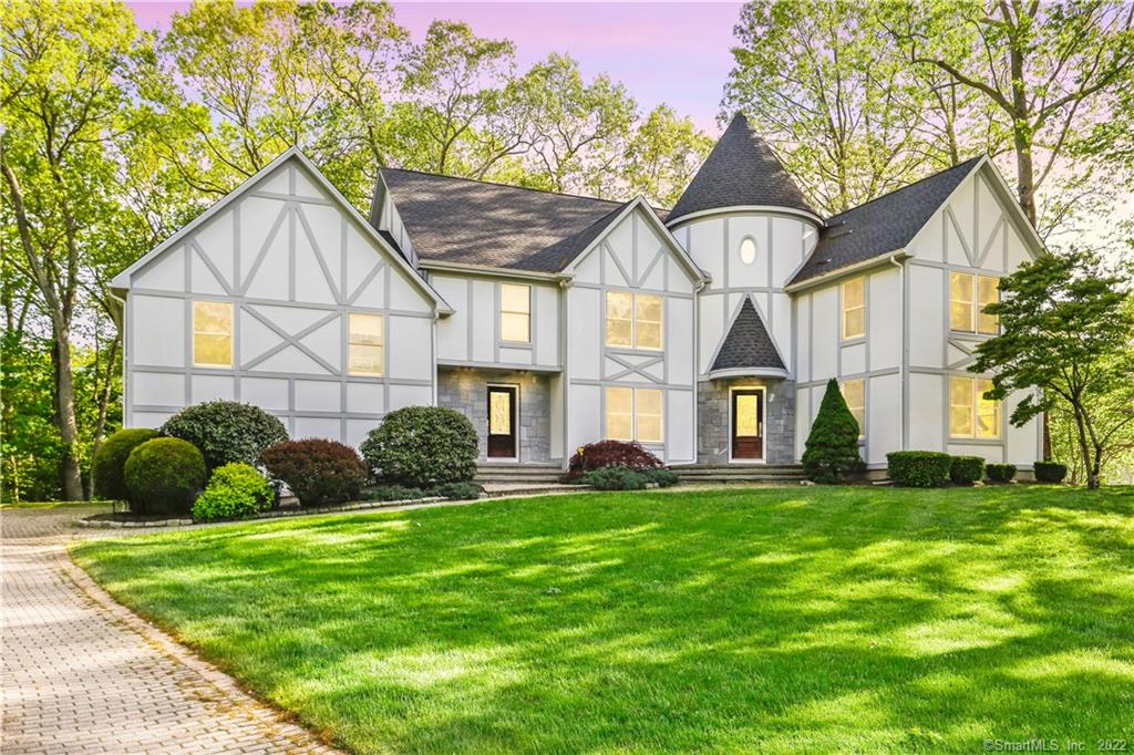 88 Red Barn Road Trumbull CT 06611