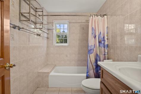 28 Lucas Park Road Norwich CT 06360
