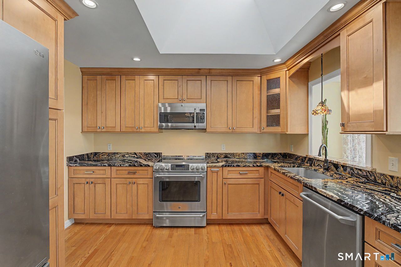 6 Yankee Peddler Path Madison CT 06443