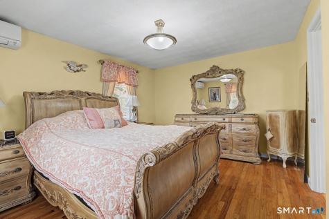 6 Yankee Peddler Path Madison CT 06443