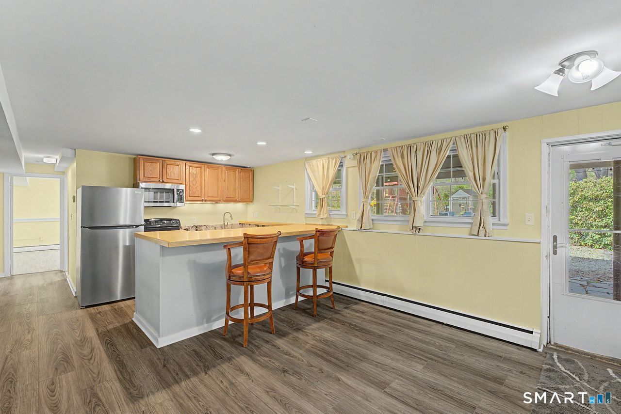 6 Yankee Peddler Path Madison CT 06443