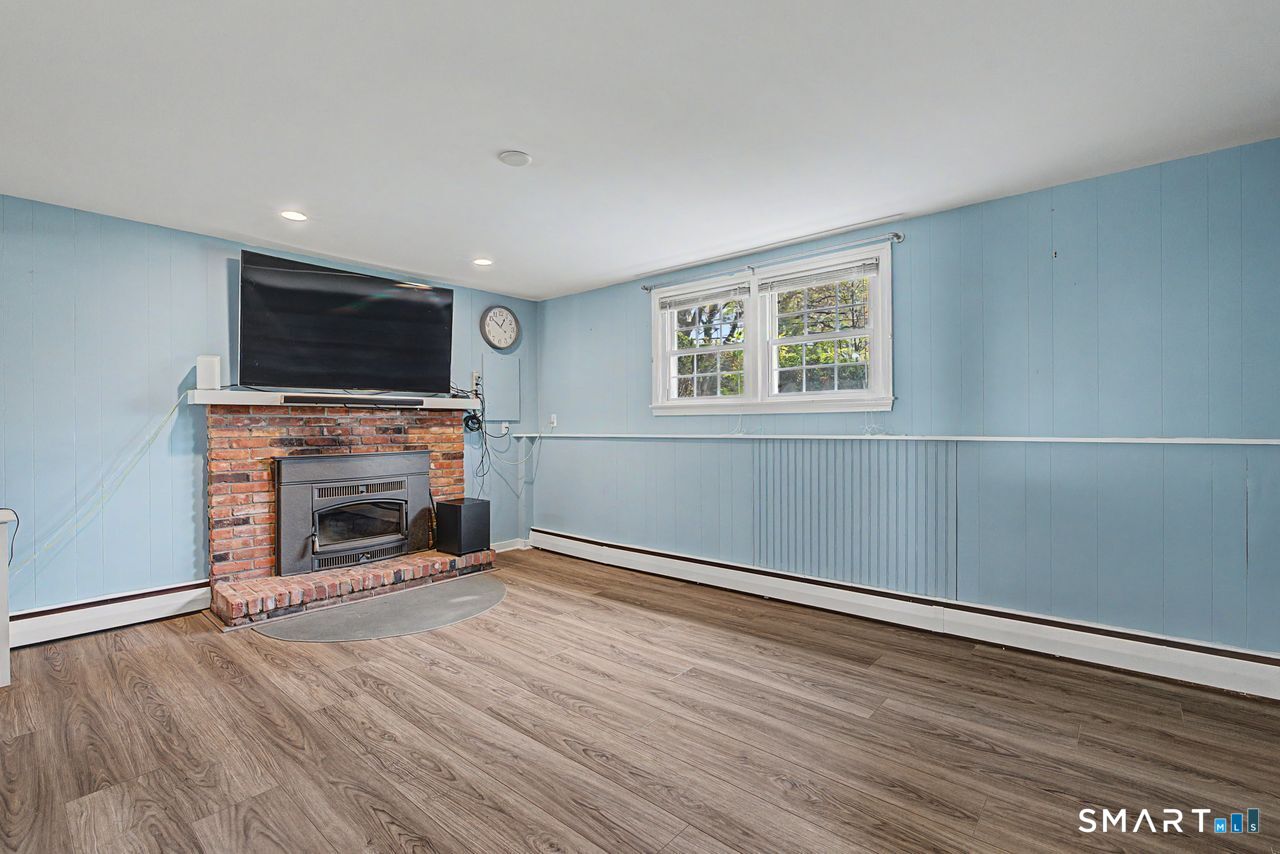 6 Yankee Peddler Path Madison CT 06443